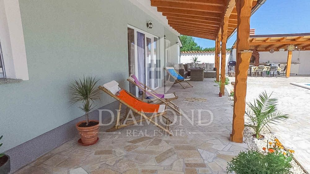 Dintorni di Medulin, casa con piscina immersa nel verde