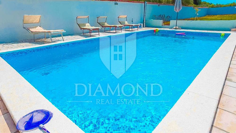 Dintorni di Medulin, casa con piscina immersa nel verde