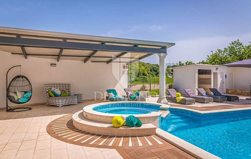 Pula, Grande casa con piscina in una posizione ambita