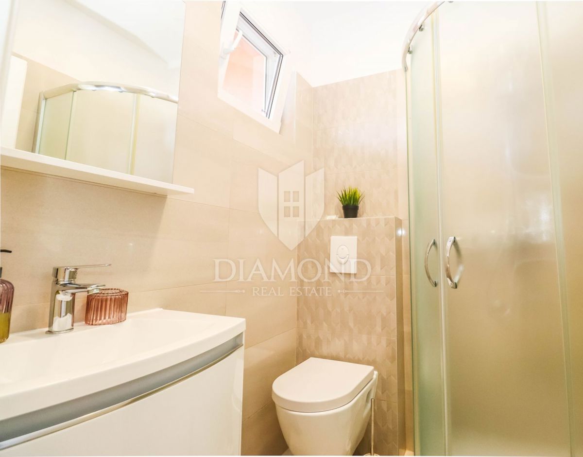 Pula, una casa imponente con piscina e vista sul mare