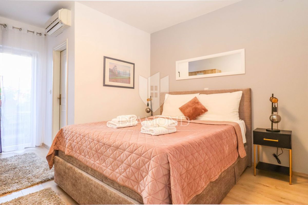 Pula, una casa imponente con piscina e vista sul mare