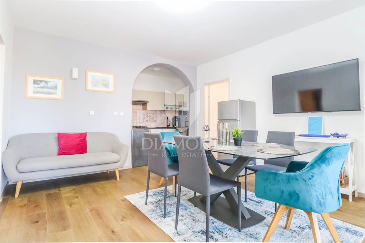 Pula, una casa imponente con piscina e vista sul mare