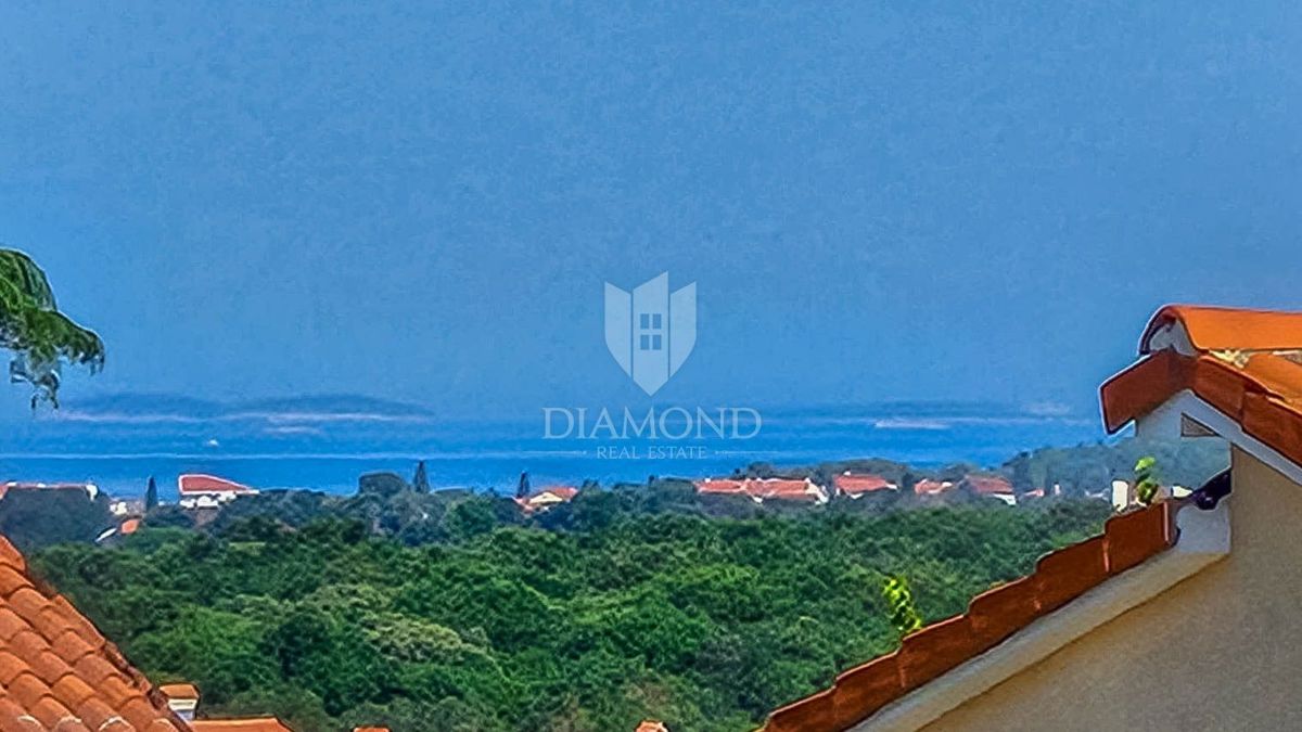 Pula, una casa imponente con piscina e vista sul mare