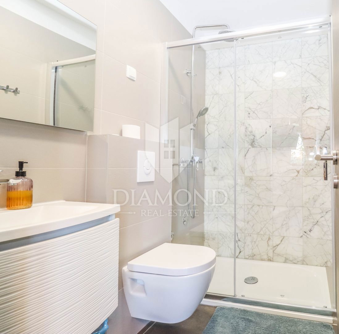 Pula, una casa imponente con piscina e vista sul mare