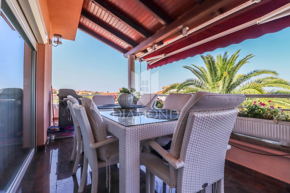 Pula, una casa imponente con piscina e vista sul mare