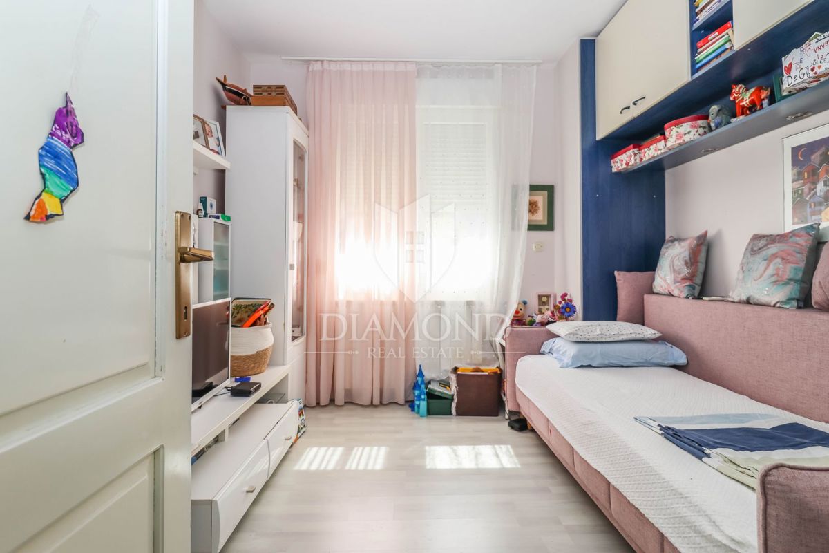 Pula, una casa imponente con piscina e vista sul mare