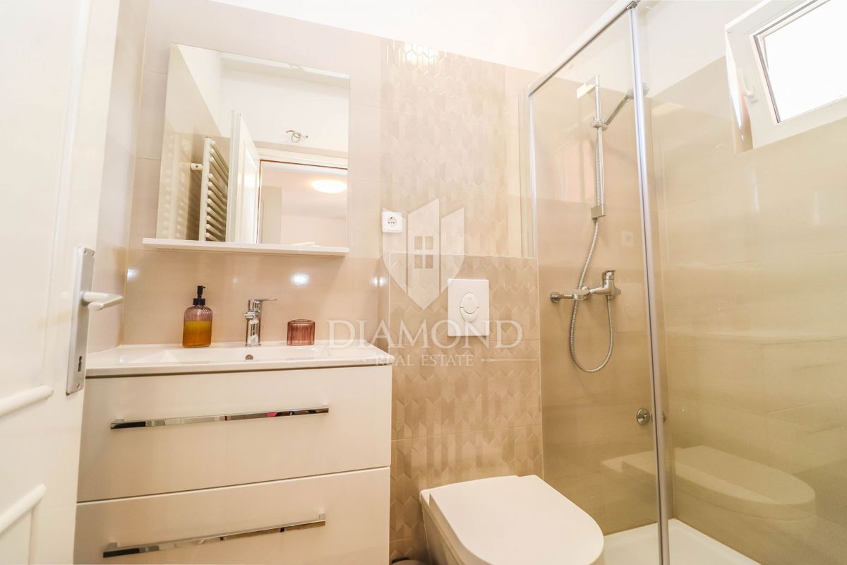 Pula, una casa imponente con piscina e vista sul mare