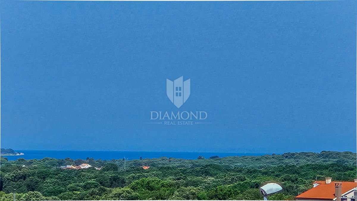 Pula, una casa imponente con piscina e vista sul mare