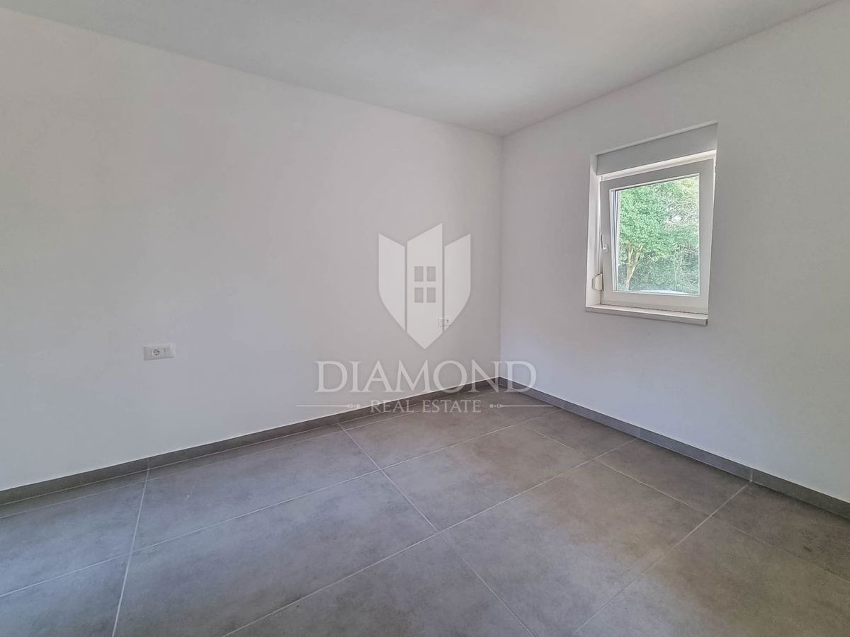 Umago, dintorni, nuova costruzione! Moderno appartamento a 450 m dal mare!