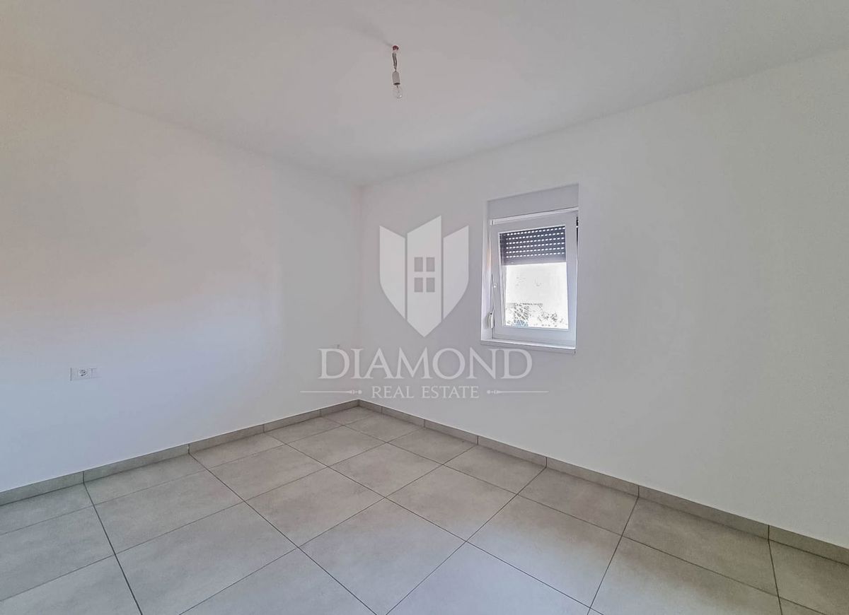 Umago, dintorni, nuova costruzione! Moderno appartamento a 450 m dal mare!