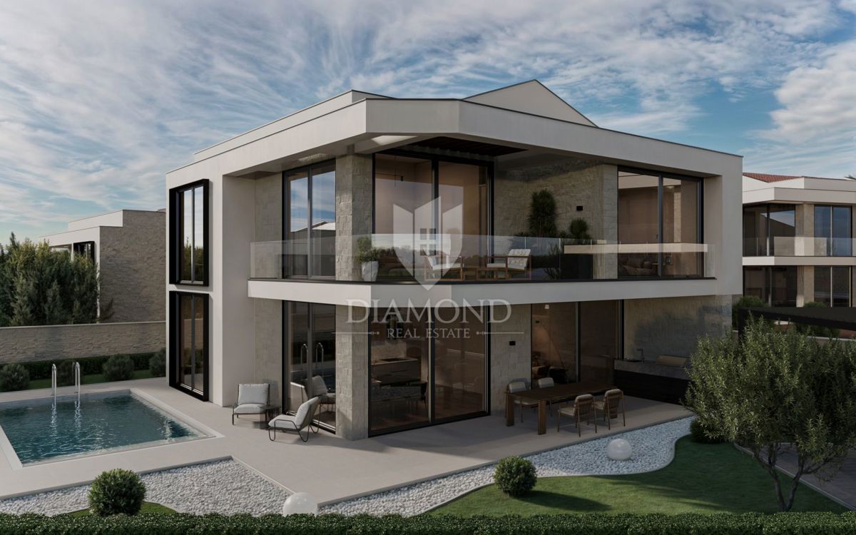 Umago! Villa di lusso a 100 metri dal mare!