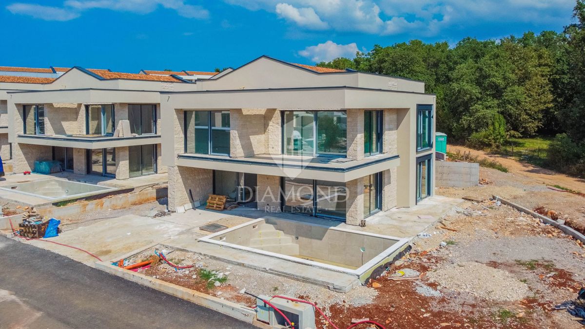 Umago! Villa di lusso a 100 metri dal mare!