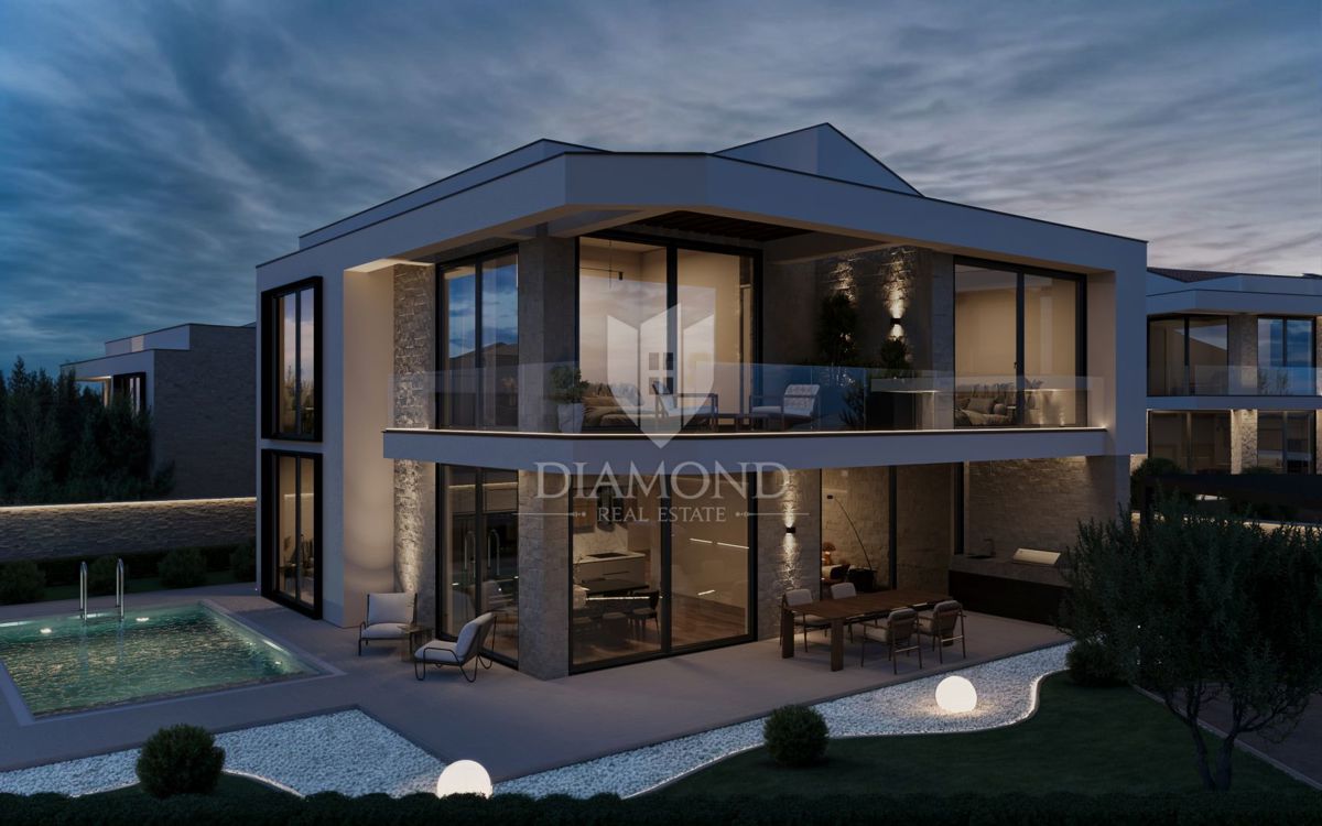 Umago! Villa di lusso a 100 metri dal mare!