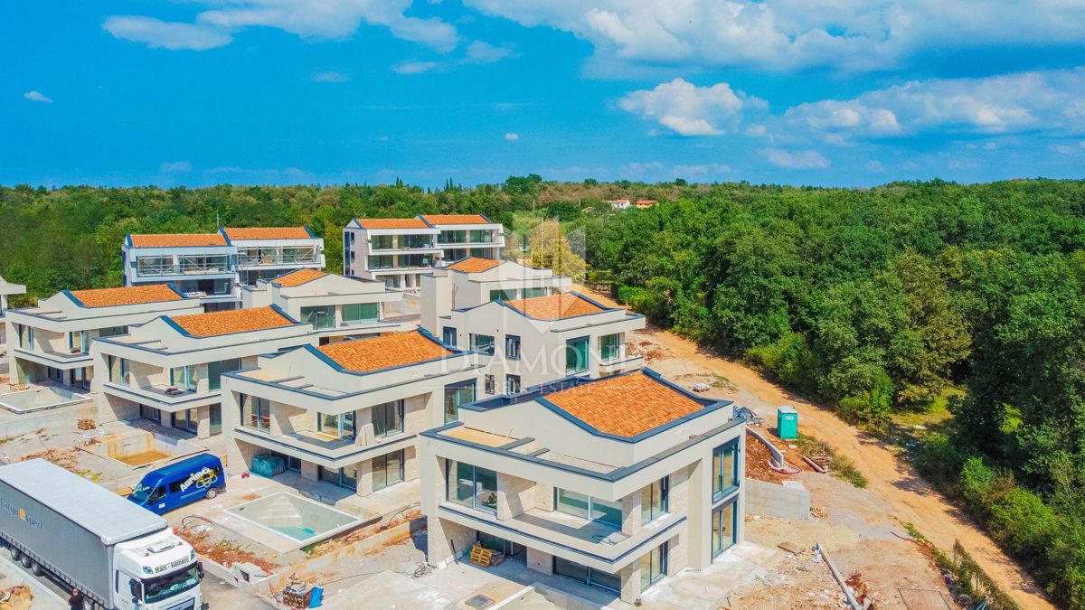 Umago! Villa di lusso a 100 metri dal mare!