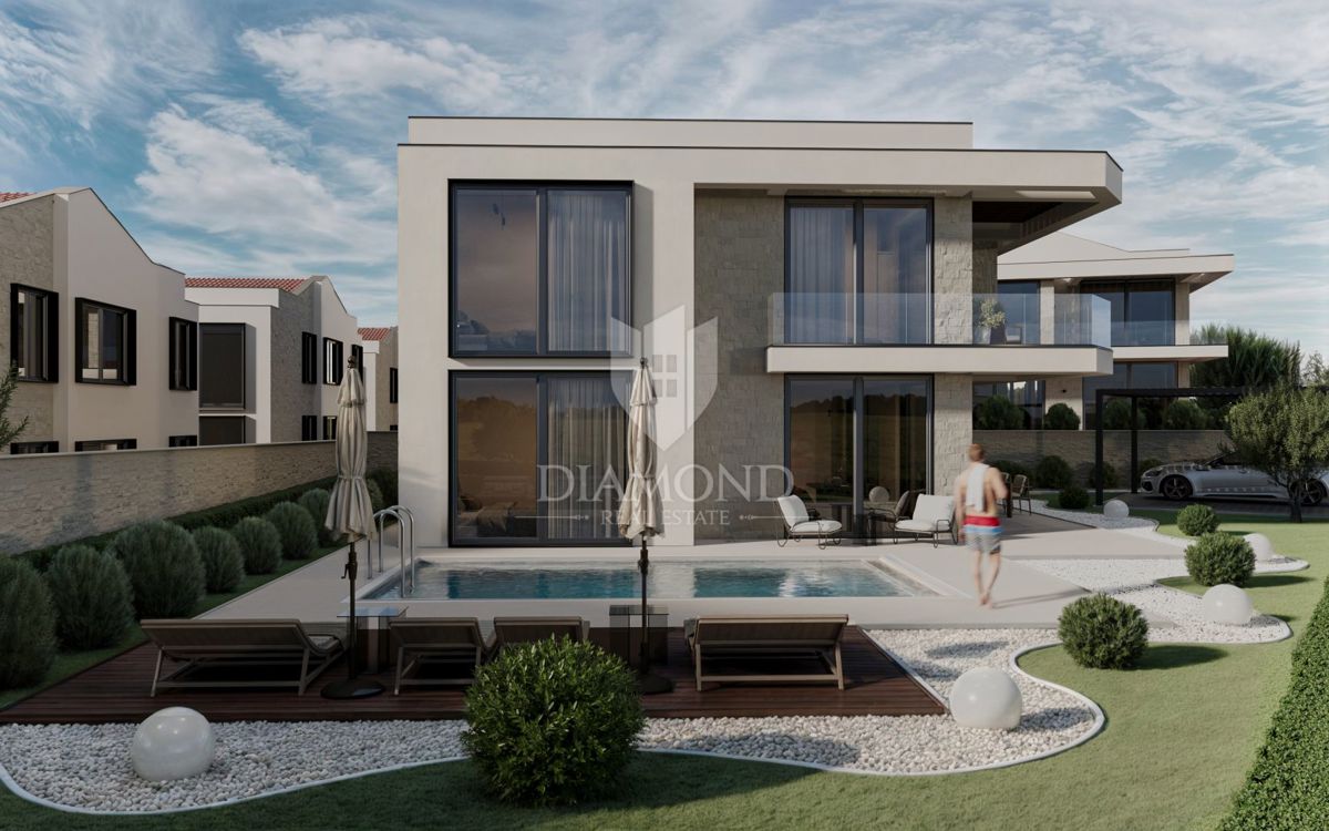 Umago! Villa di lusso a 100 metri dal mare!