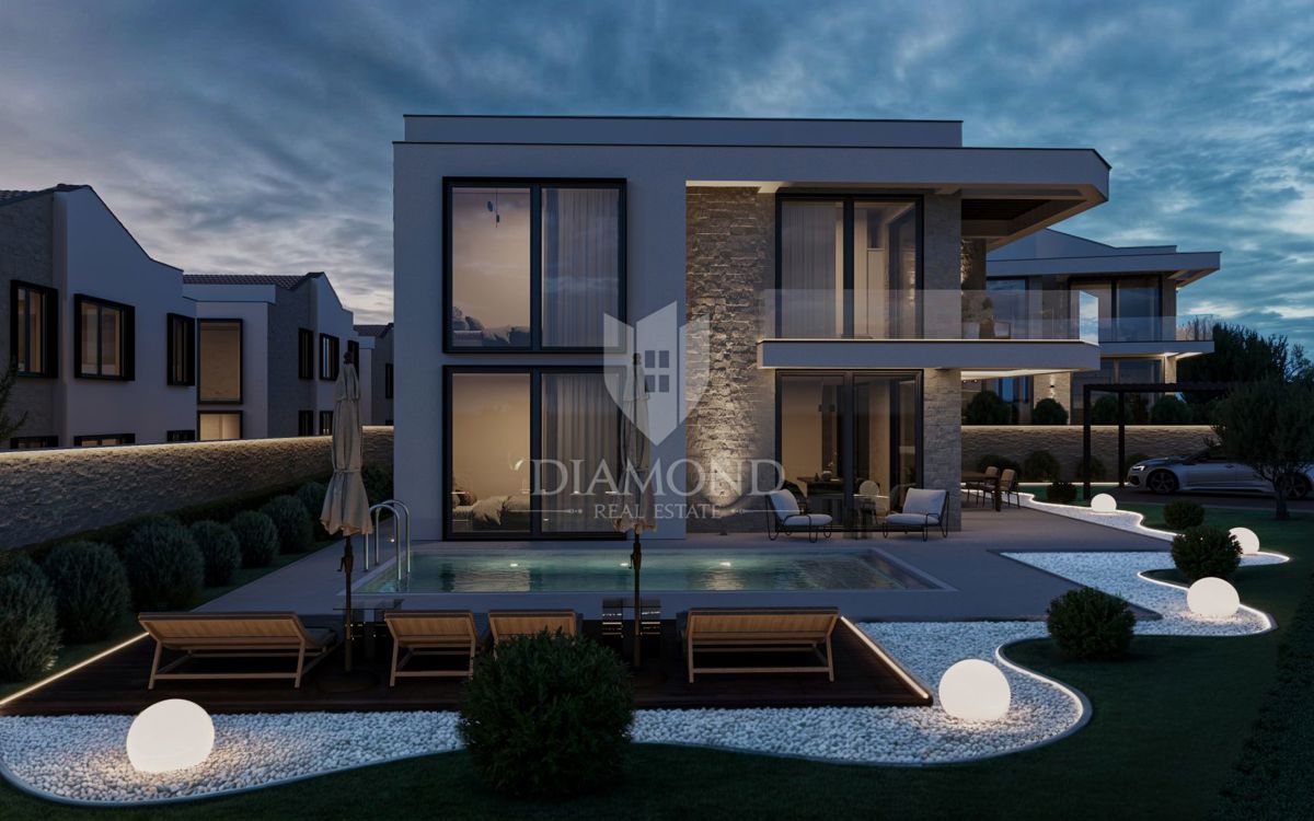 Umago! Villa di lusso a 100 metri dal mare!