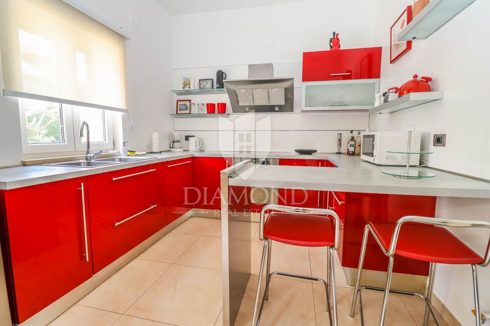 Banjole, prestigiosa villa a 300mt dal mare