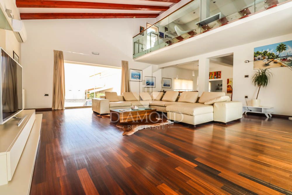 Banjole, prestigiosa villa a 300mt dal mare