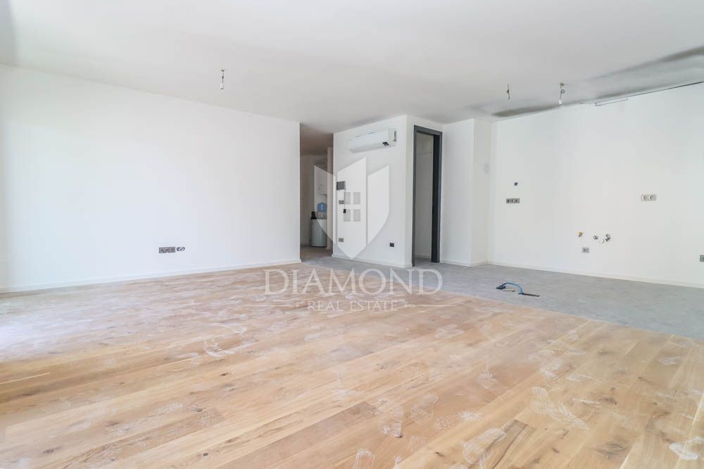 Pola, centro, spazioso appartamento intelligente in nuova costruzione di qualità