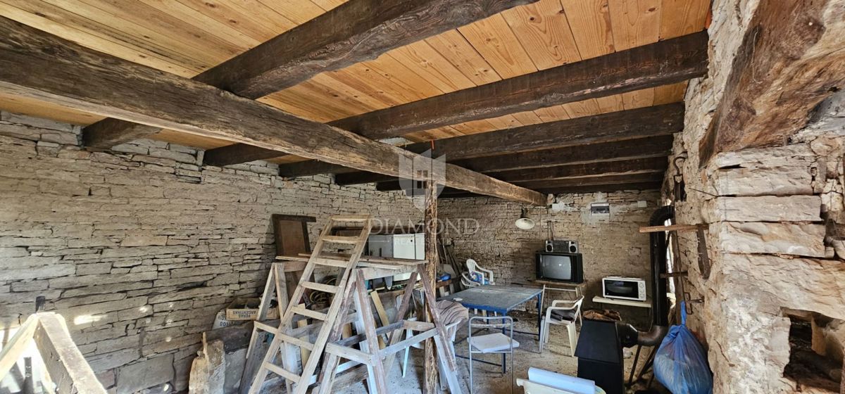 Zona Oprtalj, casa con ampio terreno
