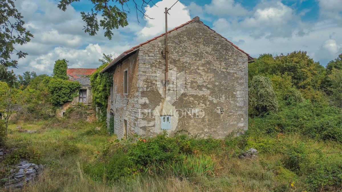 Zona Oprtalj, casa con ampio terreno