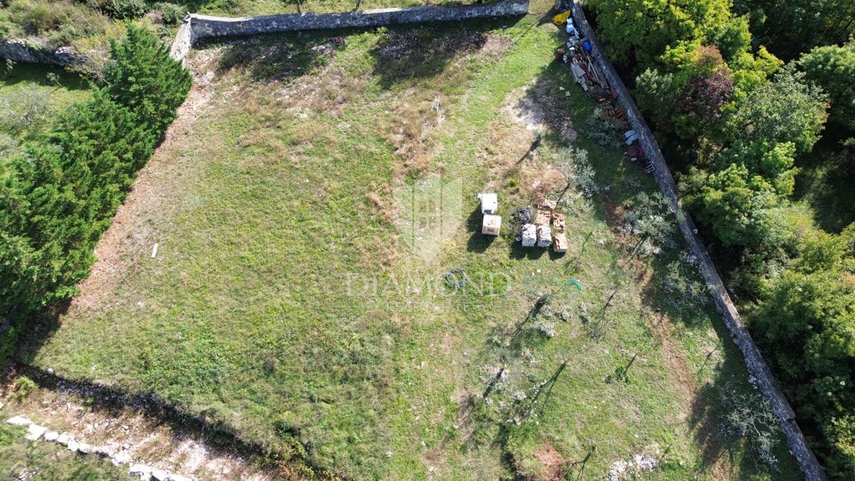Rakalj, terreno con permesso di costruire