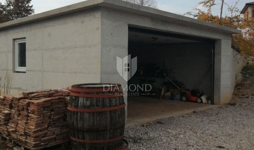 Labin, casa in pietra d'Istria in una posizione tranquilla 