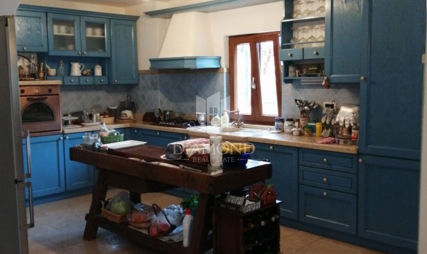 Labin, casa in pietra d'Istria in una posizione tranquilla 