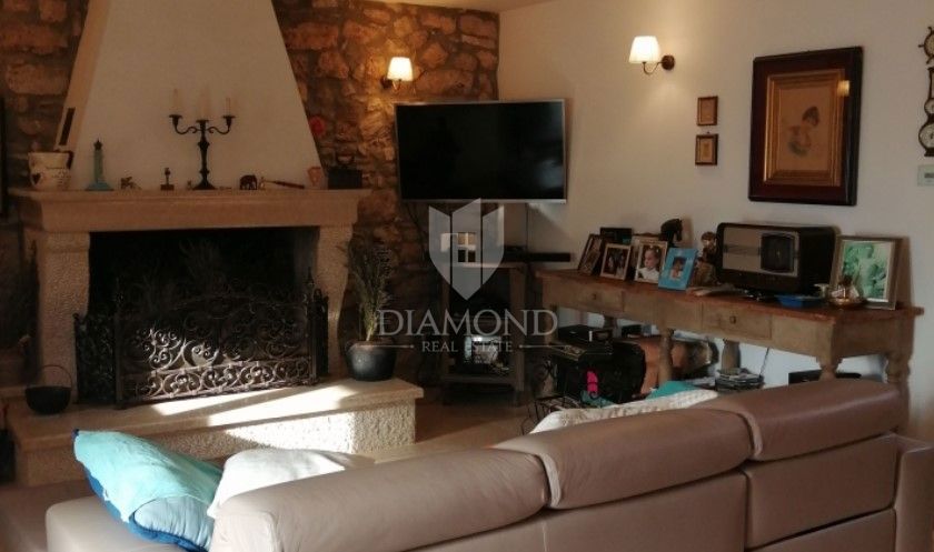 Labin, casa in pietra d'Istria in una posizione tranquilla 