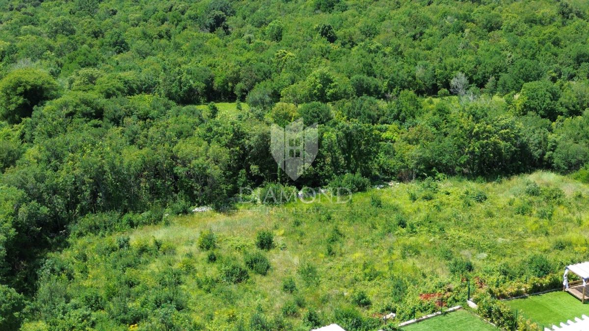 Albona, dintorni, terreno con permesso di costruire