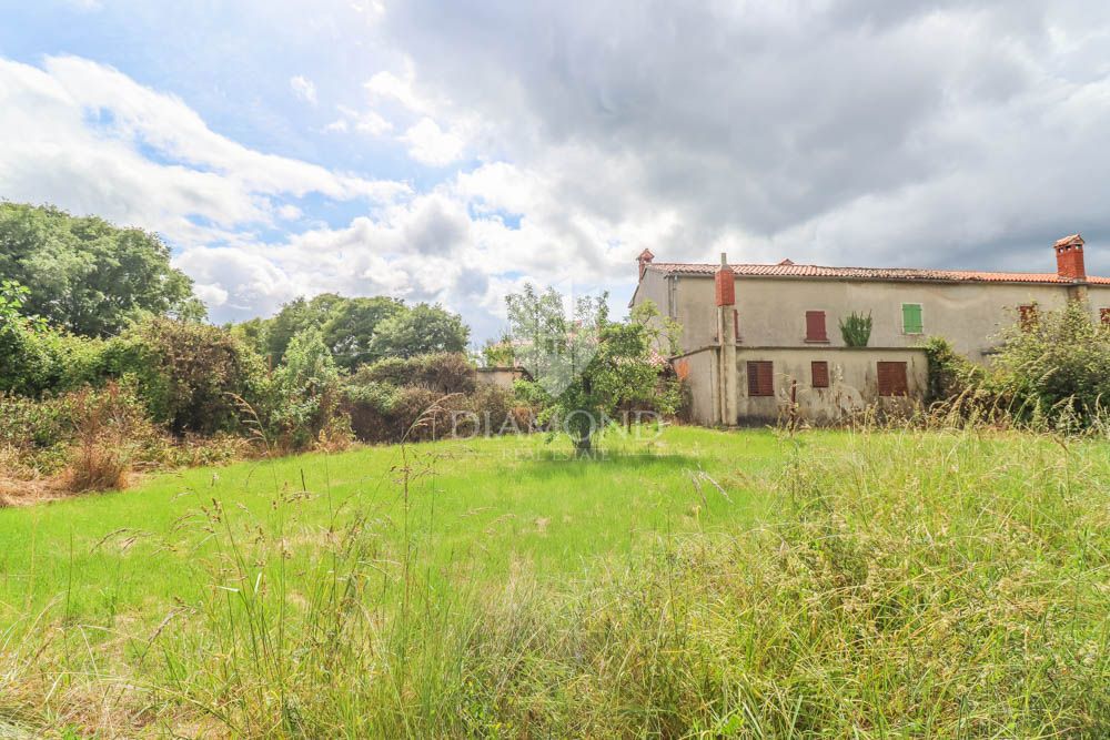 Barban, una casa con potenziale e un ampio giardino! 
