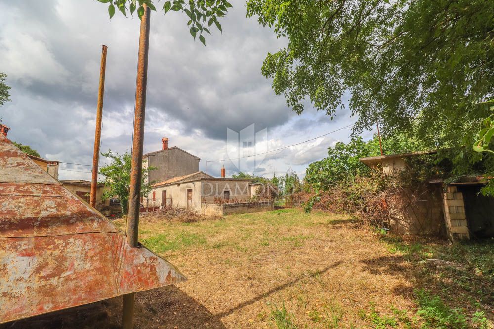 Barban, una casa con potenziale e un ampio giardino! 