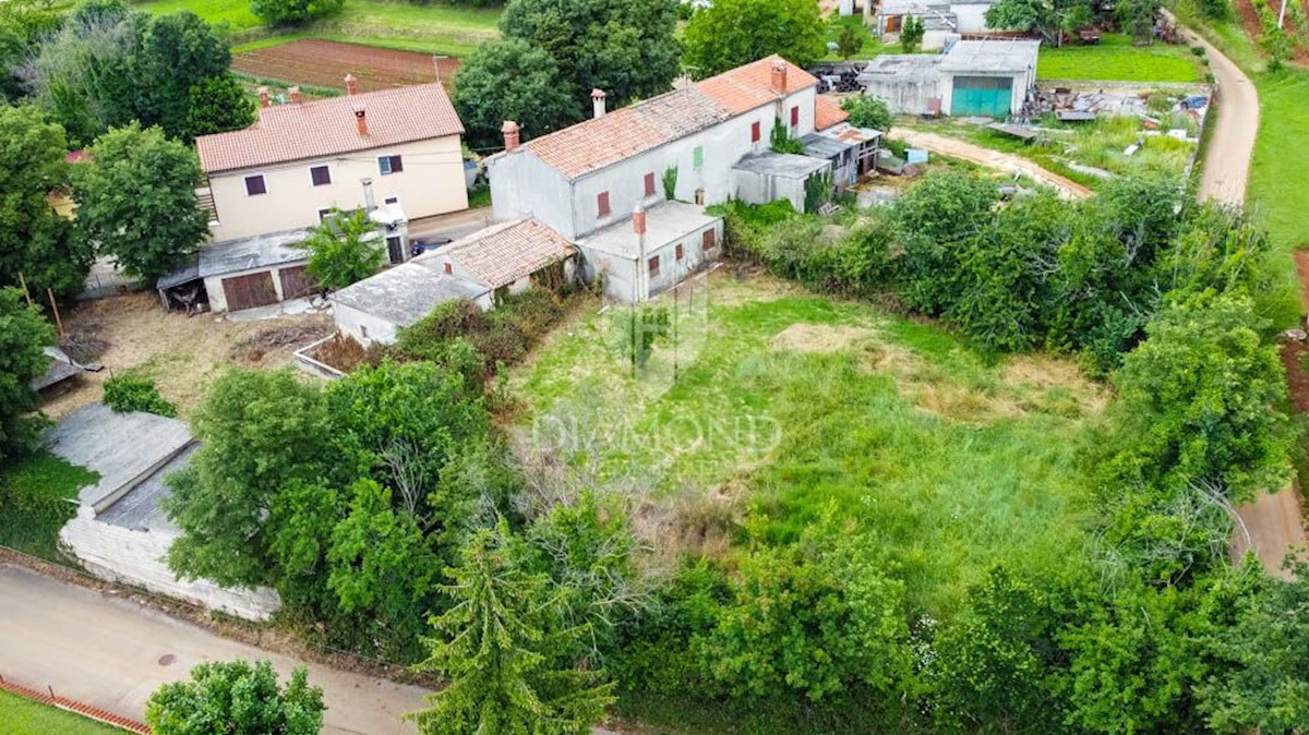 Barban, una casa con potenziale e un ampio giardino! 