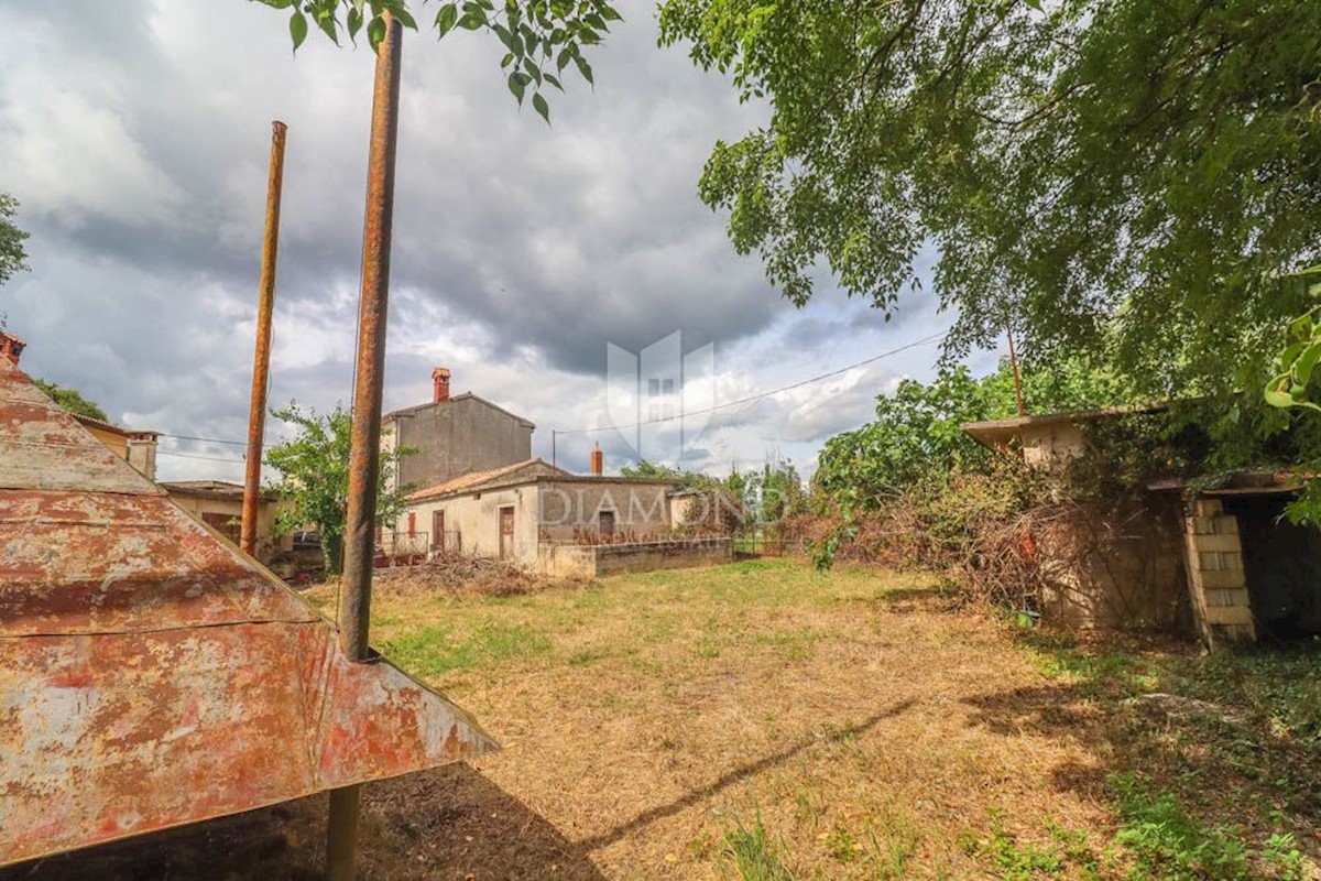 Barban, una casa con potenziale e un ampio giardino! 