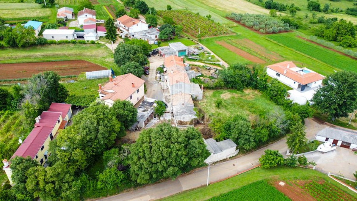 Barban, una casa con potenziale e un ampio giardino! 