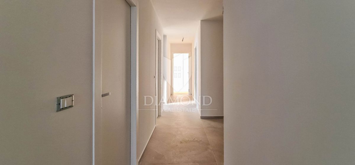 Cittanova, nuovo spazioso appartamento di 111m2 con 3 camere da letto e terrazza!