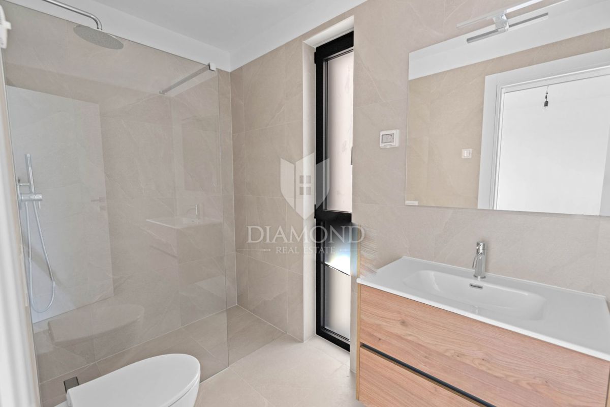 Cittanova, nuovo spazioso appartamento di 111m2 con 3 camere da letto e terrazza!