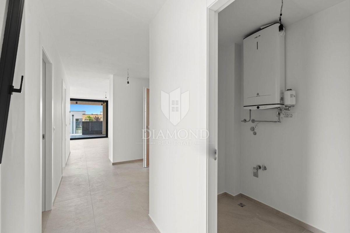 Cittanova, nuovo spazioso appartamento di 111m2 con 3 camere da letto e terrazza!