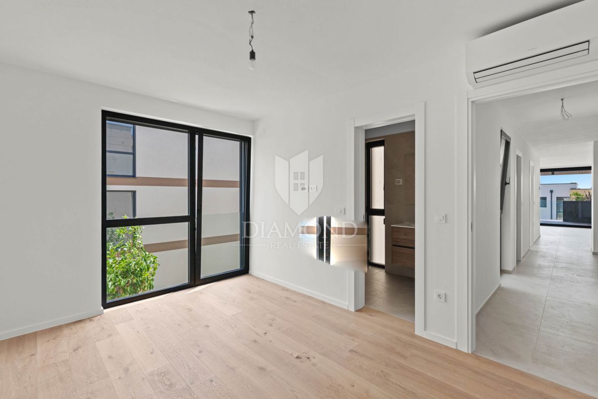 Cittanova, nuovo spazioso appartamento di 111m2 con 3 camere da letto e terrazza!