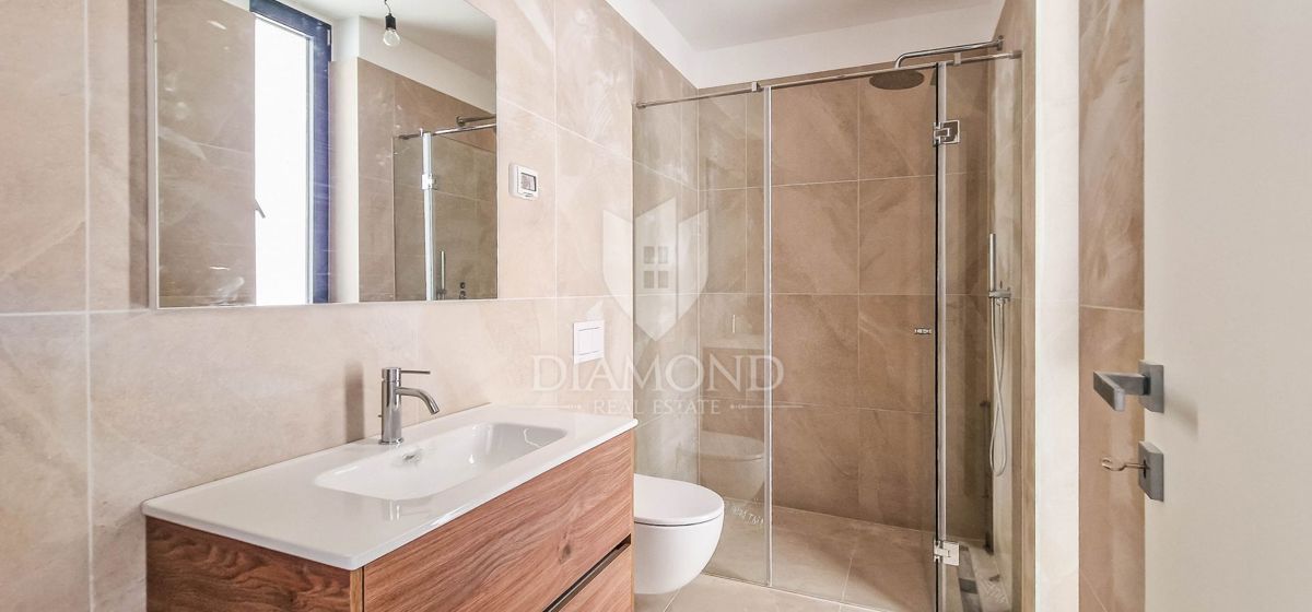 Cittanova, nuovo spazioso appartamento di 111m2 con 3 camere da letto e terrazza!