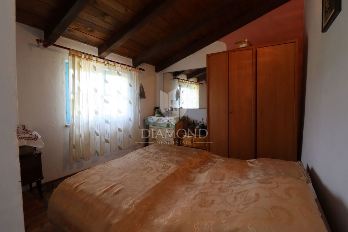 Parenzo, dintorni, casa in pietra d'Istria 