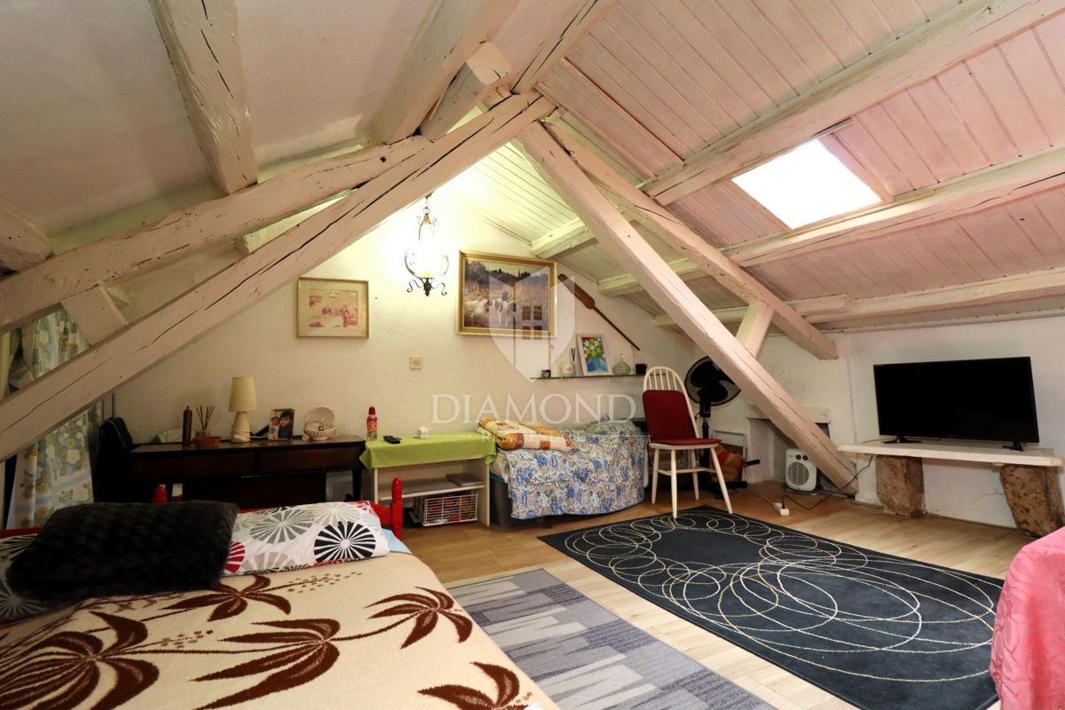 Parenzo, dintorni, casa in pietra d'Istria 