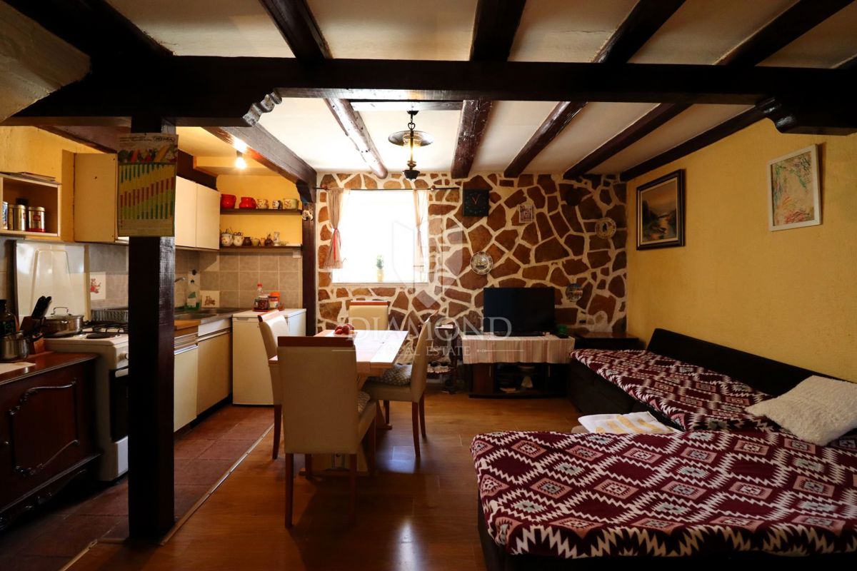 Parenzo, dintorni, casa in pietra d'Istria 