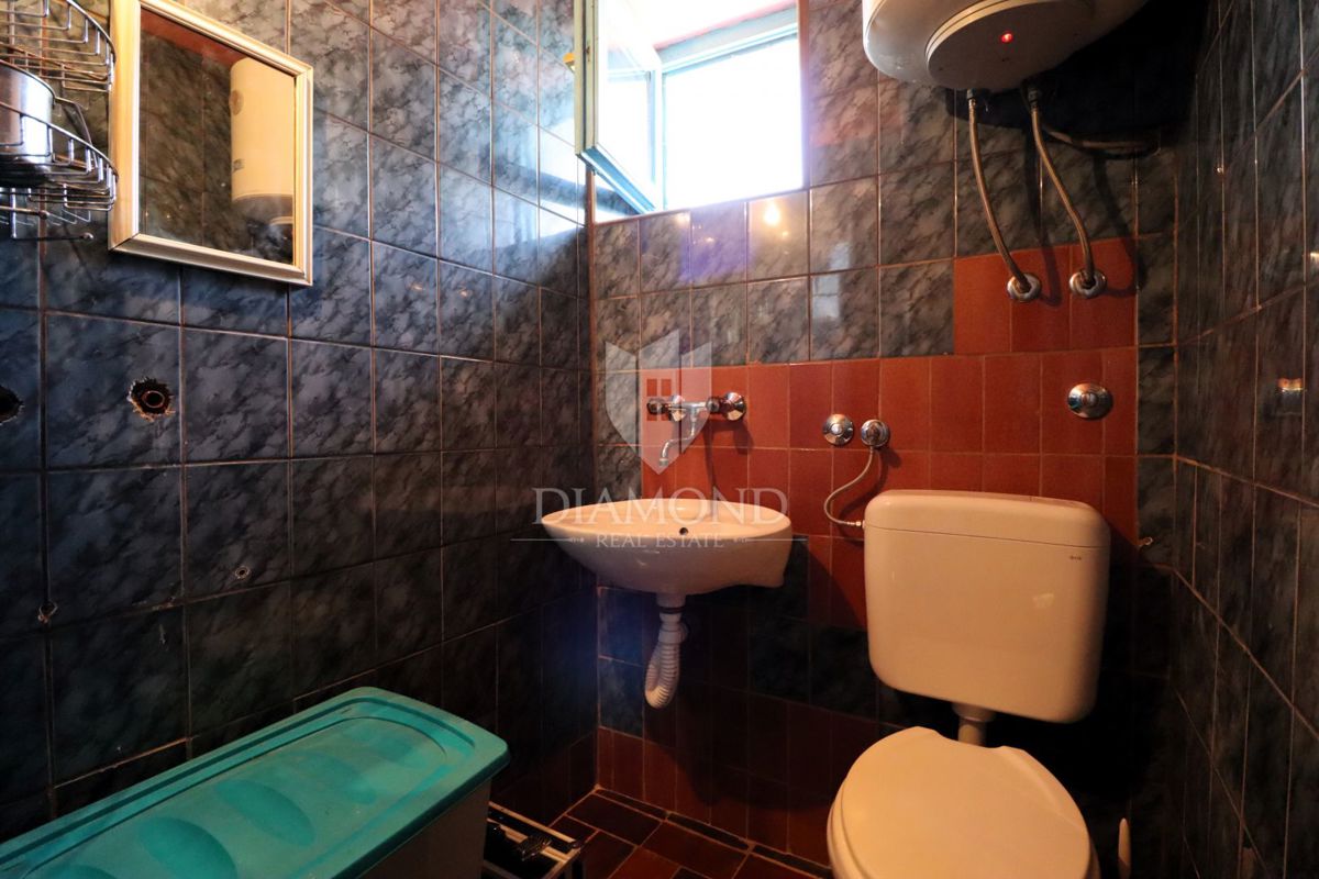 Parenzo, dintorni, casa in pietra d'Istria 