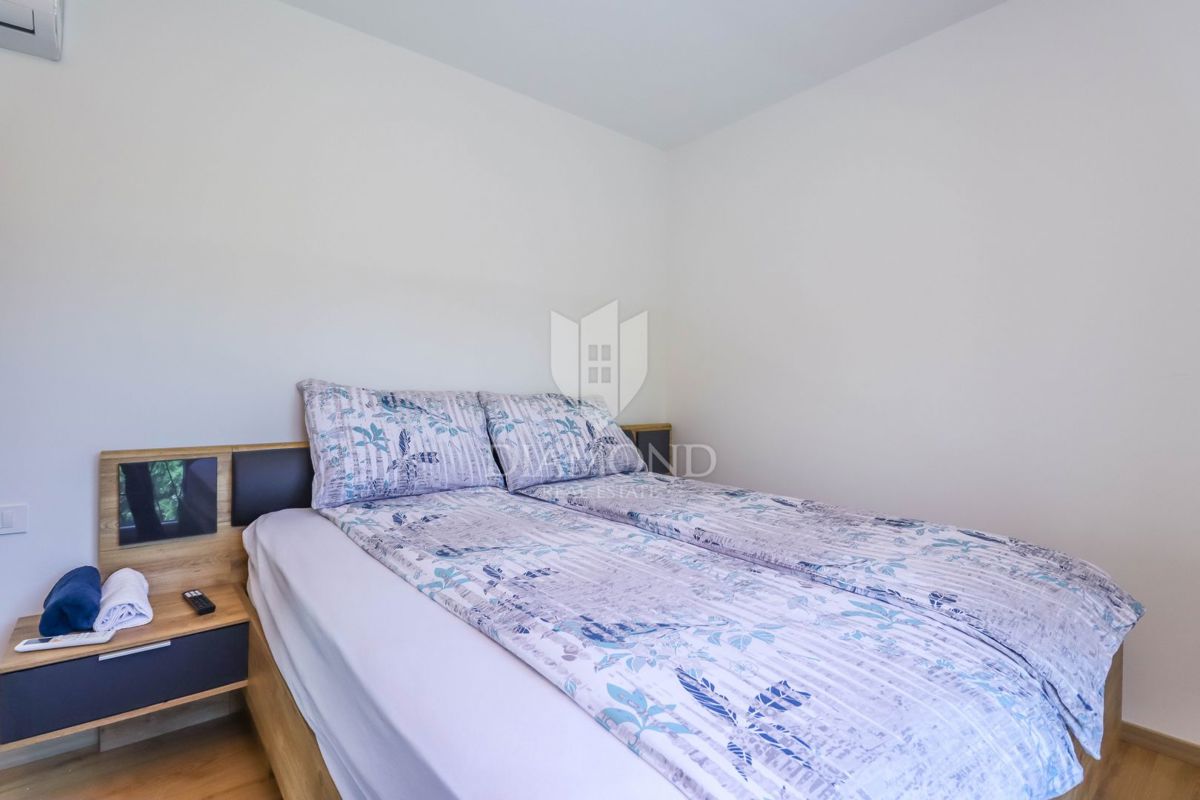 Pola - casa moderna con piscina