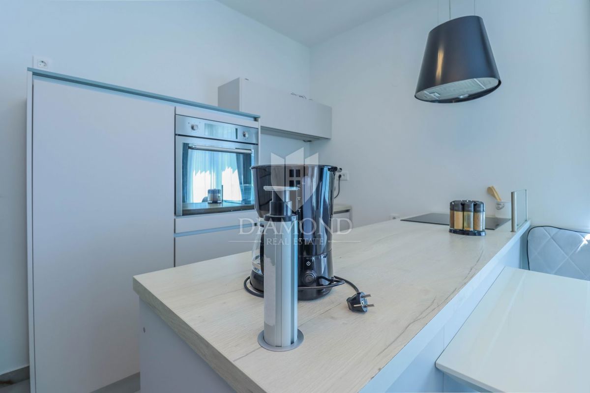 Pola - casa moderna con piscina