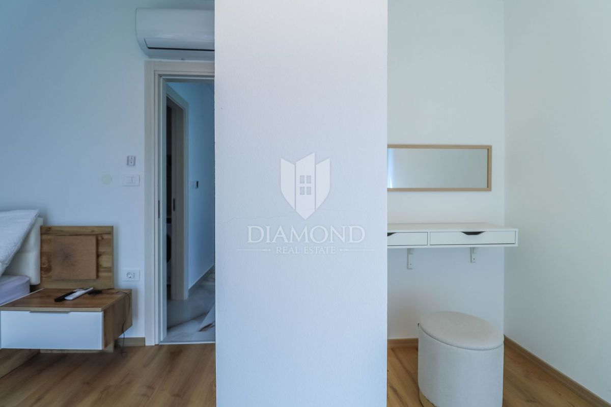 Pola - casa moderna con piscina