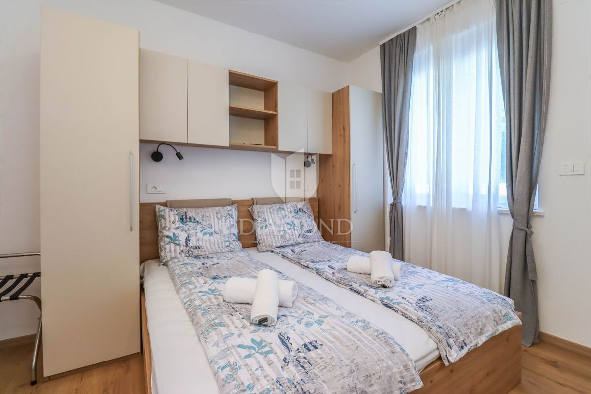 Pola - casa moderna con piscina