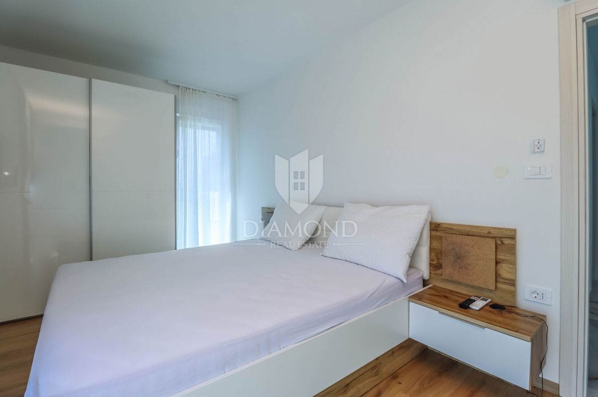 Pola - casa moderna con piscina