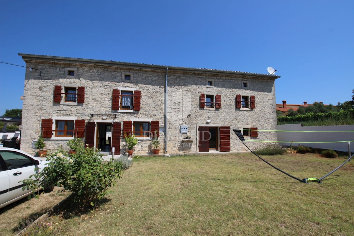 Svetvinčenat, villa autoctona con piscina 